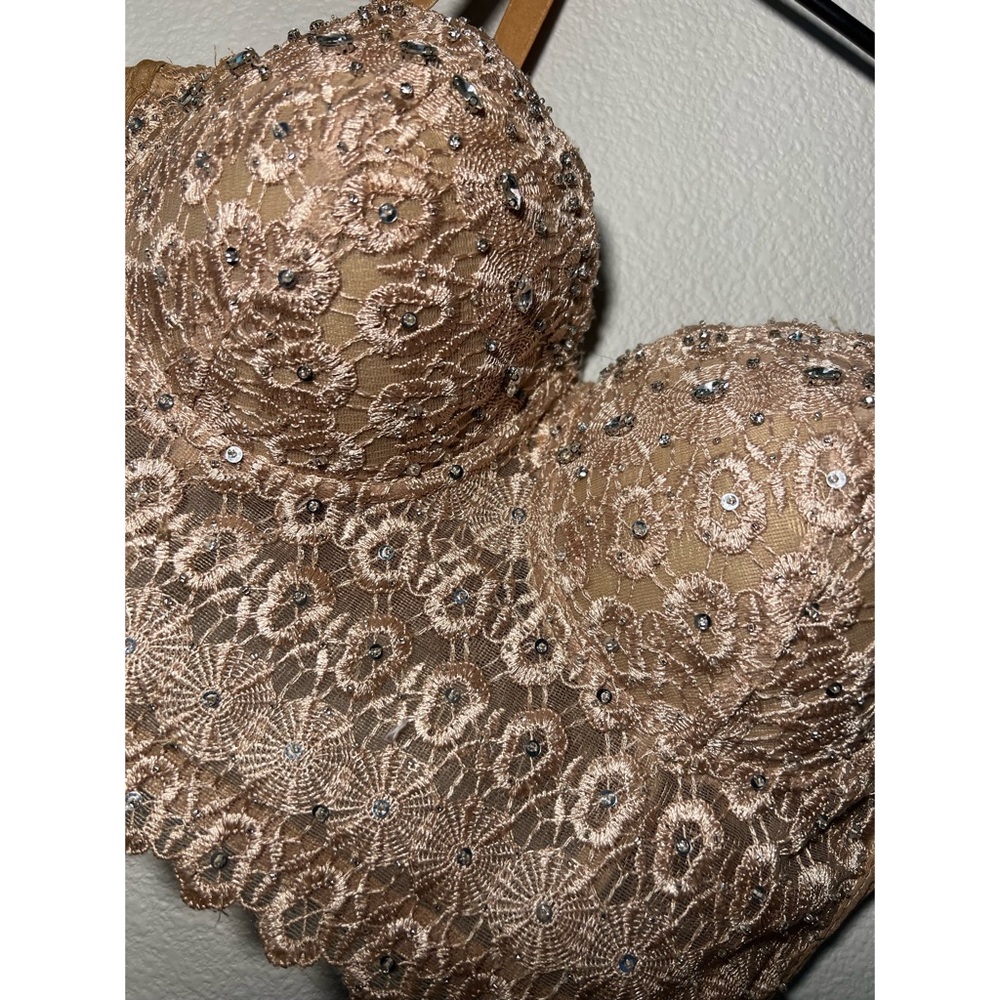 Windsor Reigning Lace Crop Top - Picture 3 of 5